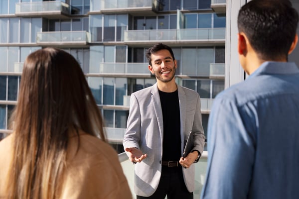 medium-shot-couple-talking-real-estate-agent